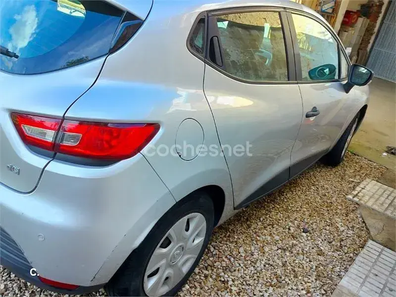 Usado Renault Clio IV Business 75 CV (55 kW) 2014 Gris / plata Berlina