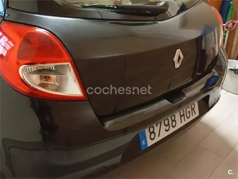 Usado Renault Clio II Authentique 75 CV (55 kW) 2011 Negro Berlina