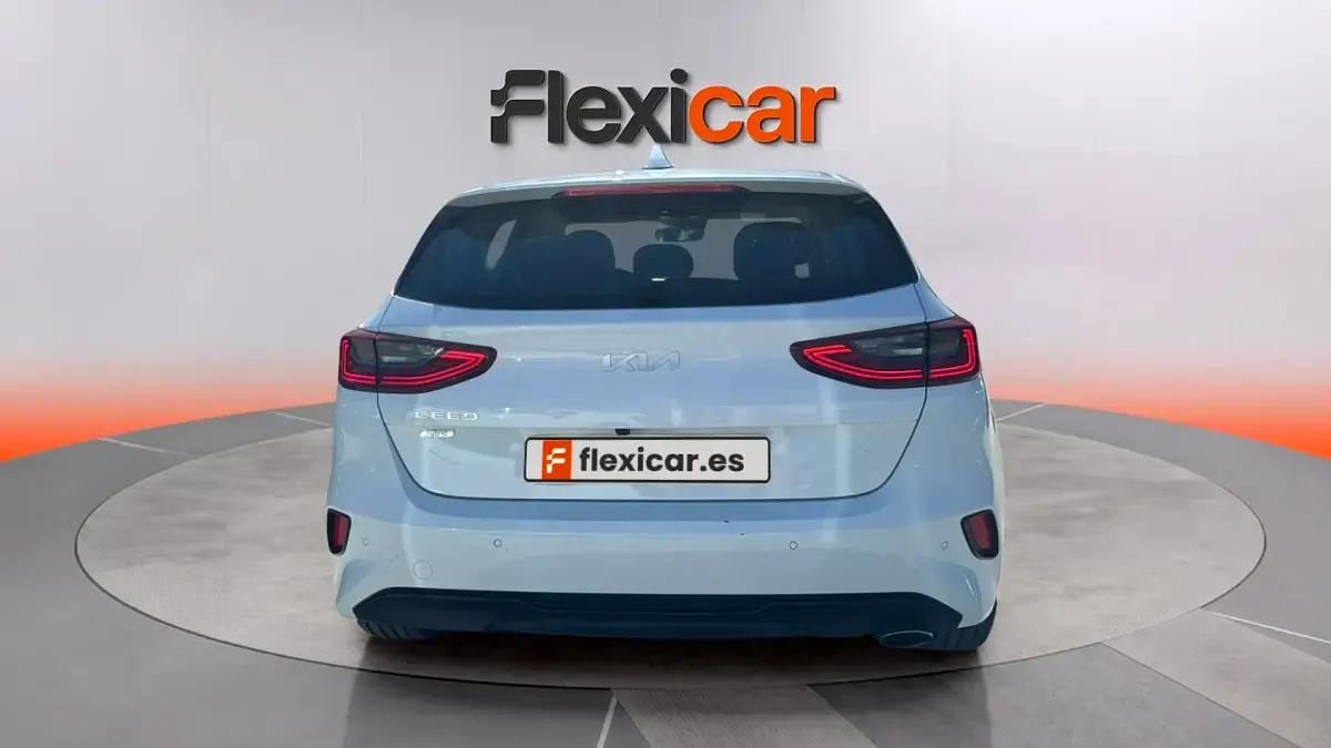 Usado Kia Ceed 136 CV (100 kW) 2023 Blanco Utilitario