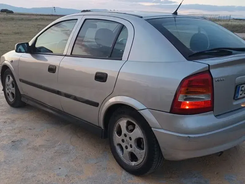 Usado Opel Astra Elegance 125 CV (91 kW) 2002 Gris / plata Berlina