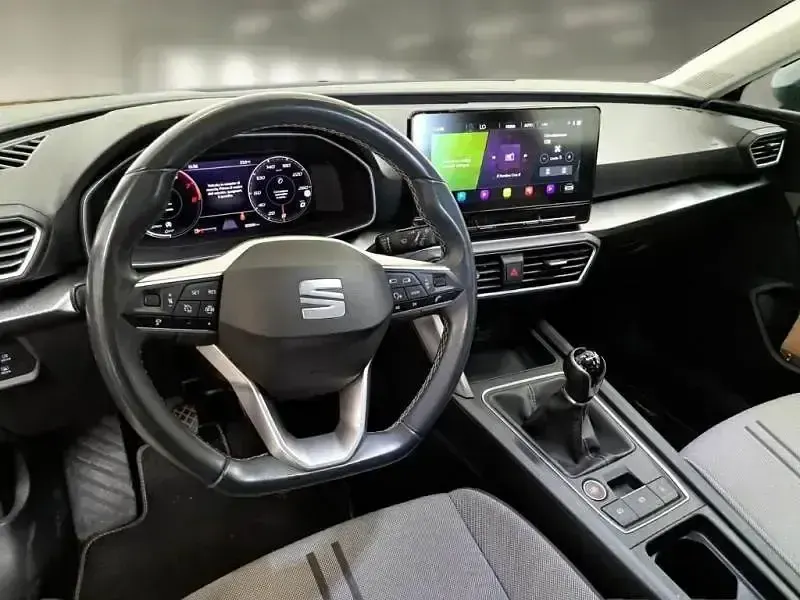Usado Seat Leon Reference 90 CV (66 kW) 2023 Gris Familiar