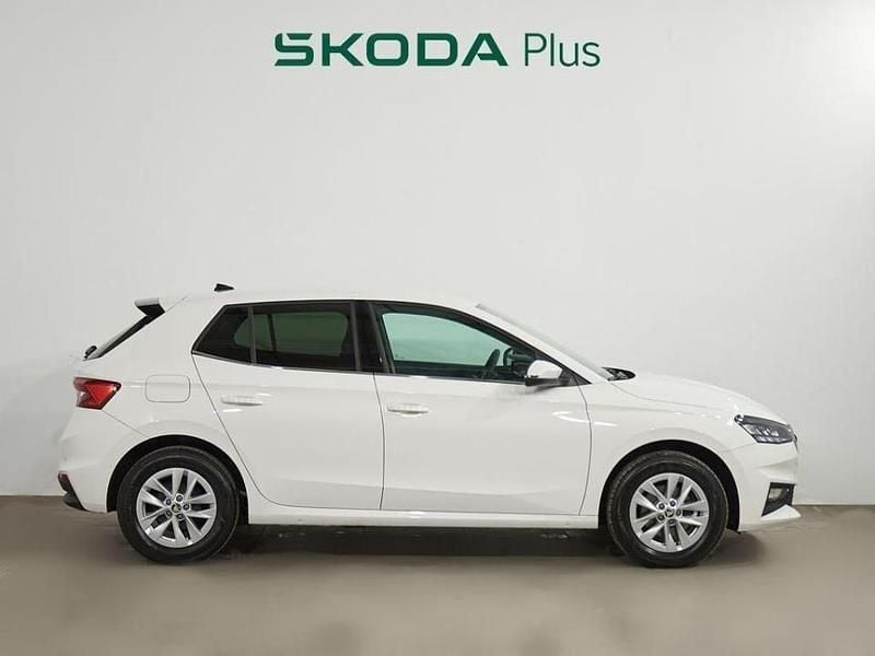 Usado Skoda Fabia Selection 95 CV (69 kW) 2025 Blanco Utilitario