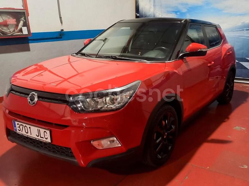 Rojo Usado 2016 Ssangyong (KGM) Tivoli Limited SUV | 10.200 € (Precio justo) - Imagen 1/4