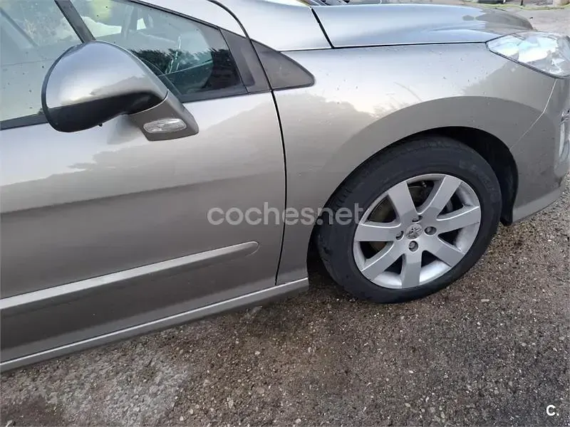 Usado Peugeot 308 Sport 90 CV (66 kW) 2009 Gris / plata Berlina