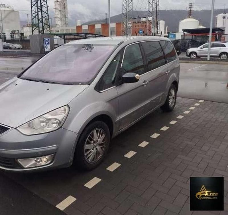 Usado Ford Galaxy 140 CV (102 kW) 2007 Gris Monovolumen