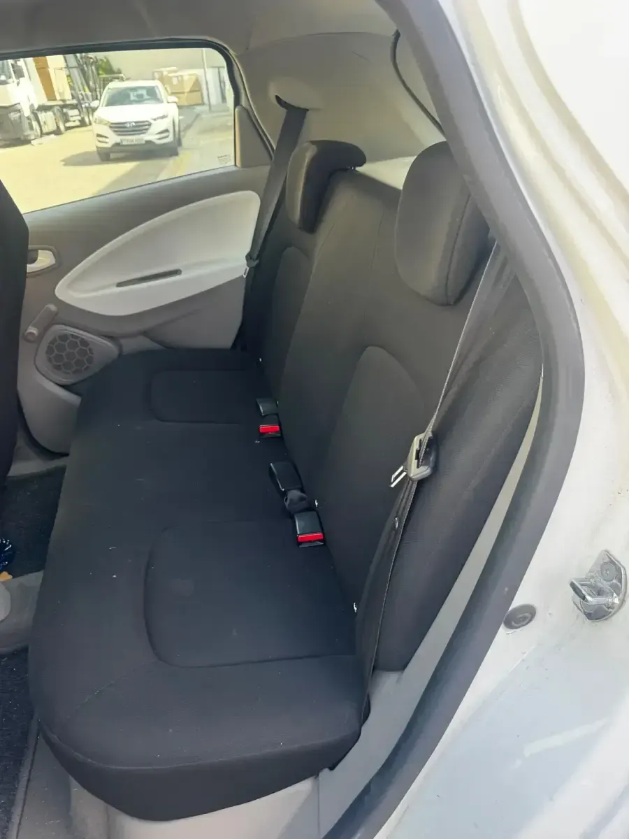 Begagnad Renault Zoe Bose Edition 67 kW (92 HK) 2017 Vit Halvkombi