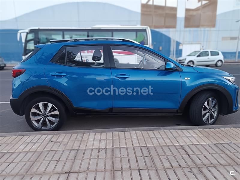 Usado Kia Stonic 84 CV (61 kW) 2022 Azul SUV