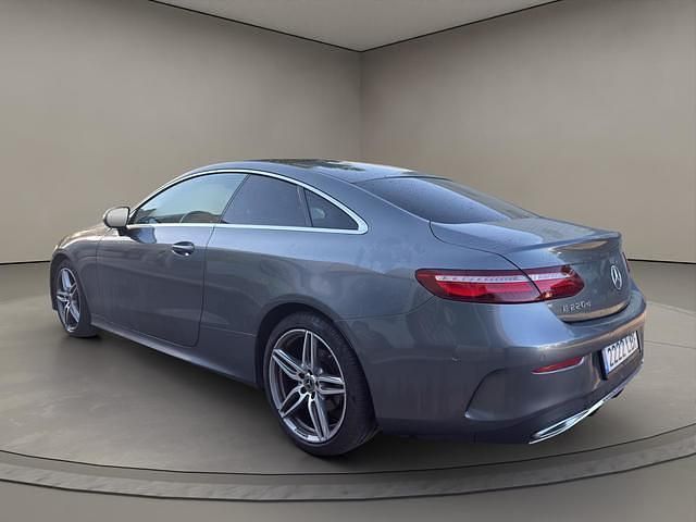 Usado Mercedes E220 194 CV (142 kW) 2019 Gris / plata Coupe