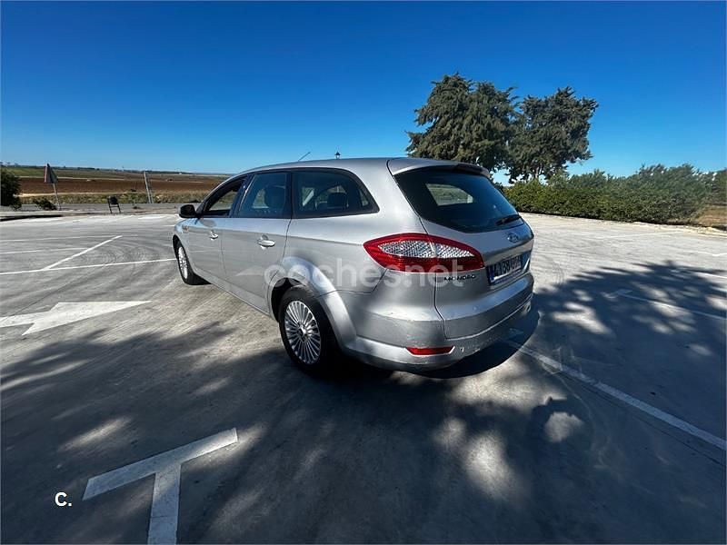 Usado Ford Mondeo Titanium 140 CV (102 kW) 2009 Gris / plata Familiar
