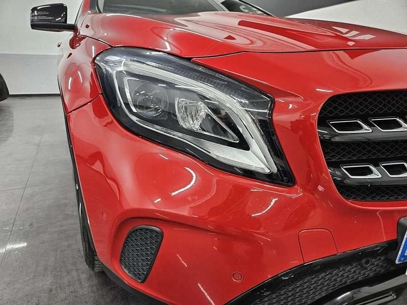 Usado Mercedes GLA180 Urban 122 CV (89 kW) 2018 Rojo SUV