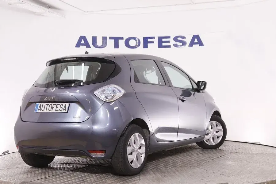 Usado Renault Zoe 67 kW (92 CV) 2018 Gris Utilitario