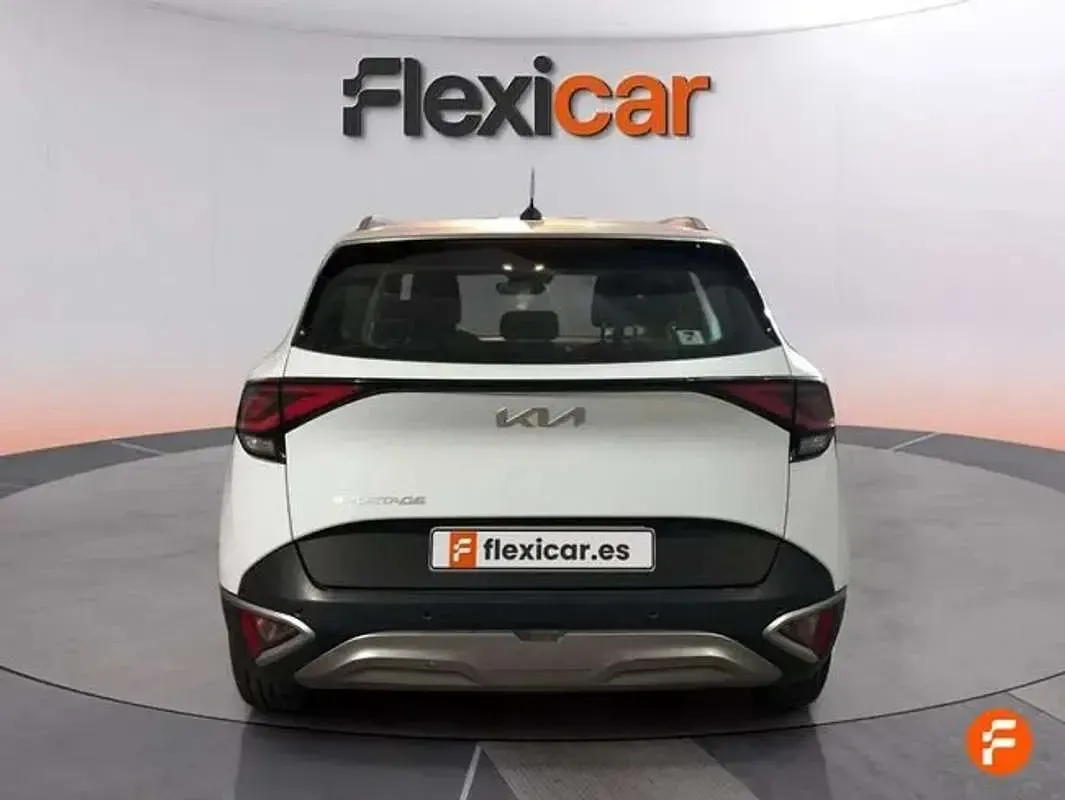 Usado Kia Sportage 136 CV (100 kW) 2023 Blanco SUV