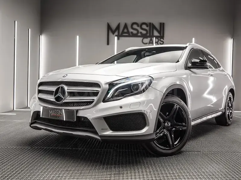 Usado Mercedes GLA200 AMG line 136 CV (100 kW) 2015 Gris / plata SUV