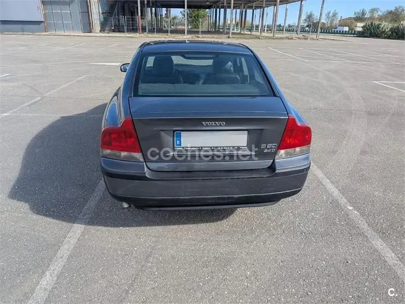 Usado Volvo S60 130 CV (95 kW) 2002 Gris / plata Berlina