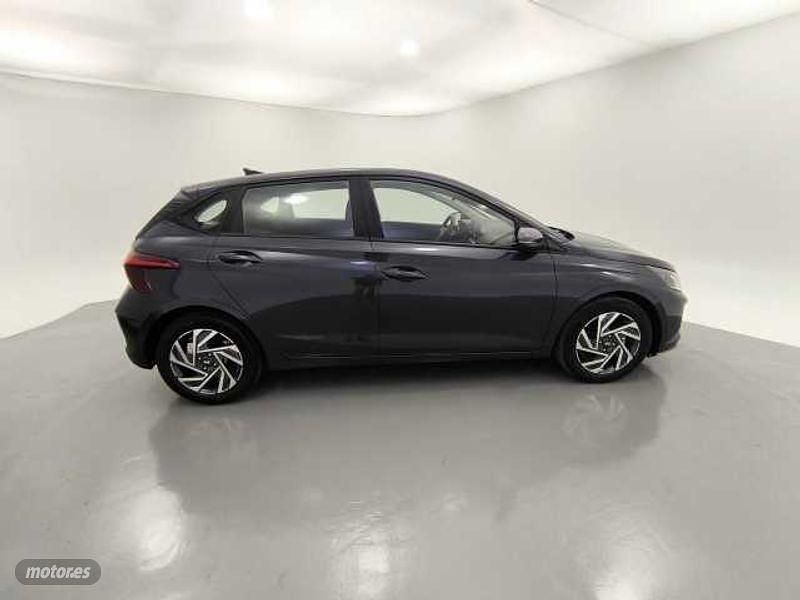 Usado Hyundai i20 99 CV (72 kW) 2024 Aurora grey Berlina