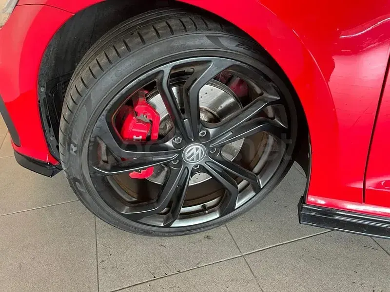 Usado VW Golf VII GTI 290 CV (213 kW) 2019 Rojo Berlina