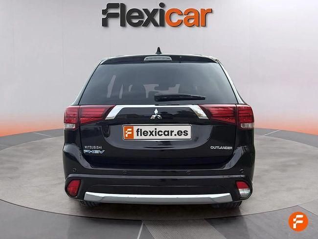 Usado Mitsubishi Outlander P-HEV 203 CV (149 kW) 2016 Negro SUV