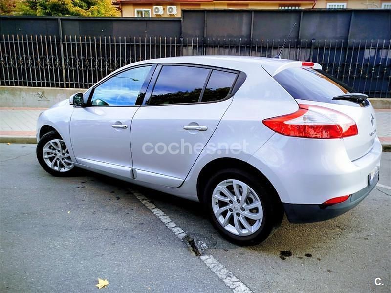 Usado Renault Mégane Business 110 CV (80 kW) 2012 Gris / plata Berlina
