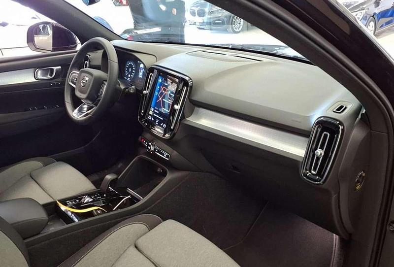 Usado Volvo XC40 Plus 211 CV (155 kW) 2023 Negro SUV