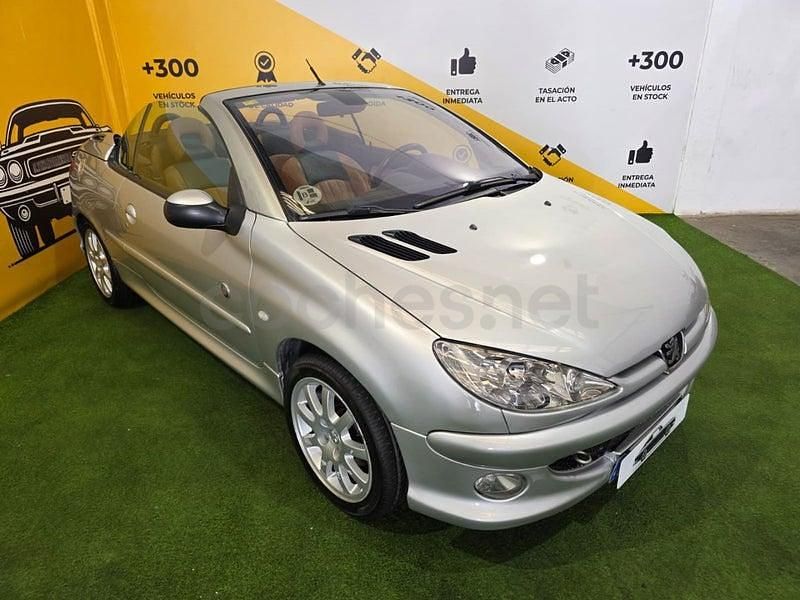 Usado Peugeot 206 Roland Garros 110 CV (80 kW) 2003 Gris / plata Descapotable
