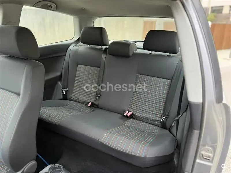 Usado VW Polo GT 70 CV (51 kW) 2006 Gris / plata Utilitario
