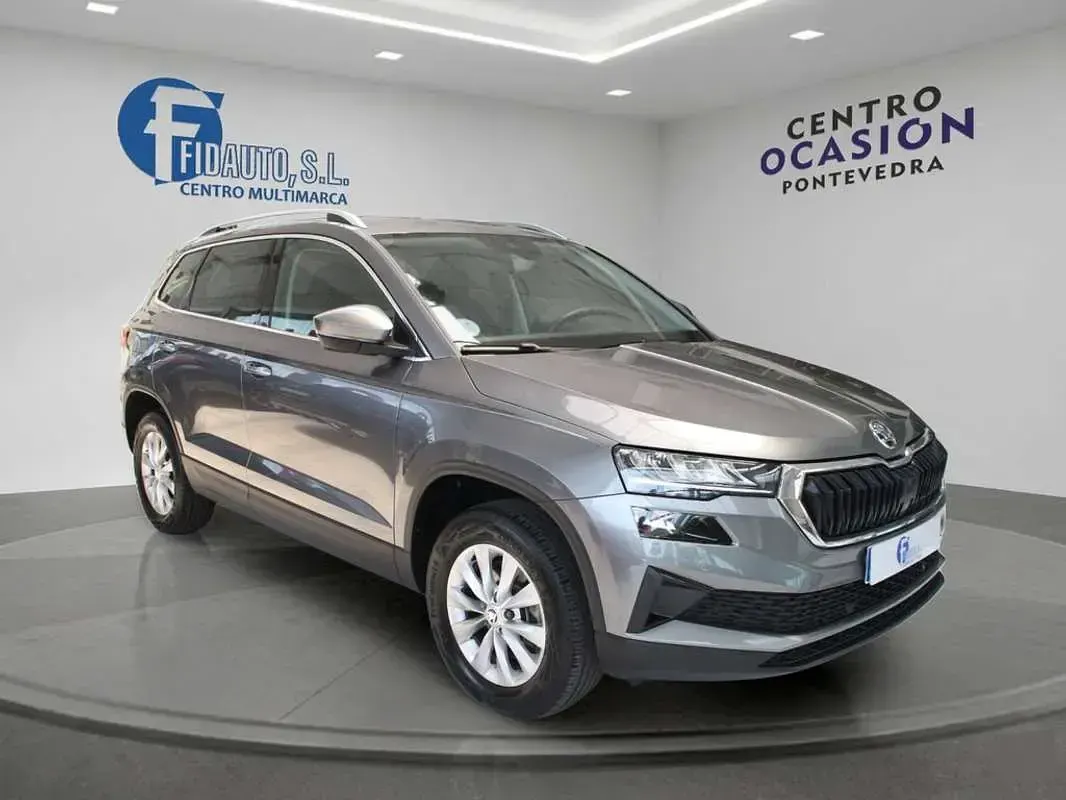 Usado Skoda Karoq Ambition 150 CV (110 kW) 2022 Gris SUV