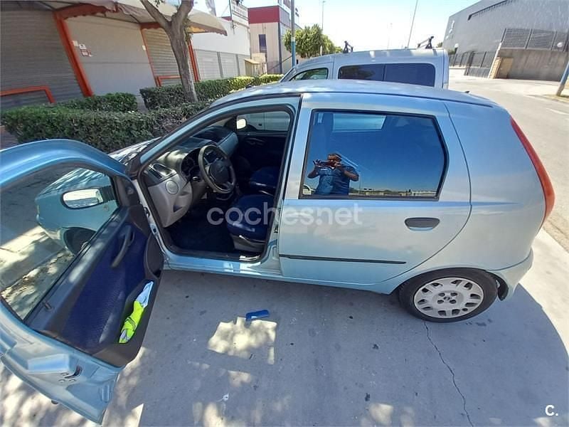 Azul Usado 2003 Fiat Punto Dynamic Utilitario | 2100 € (Precio justo) - Imagen 1/4