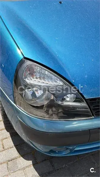 Usado Renault Clio II Privilege 80 CV (58 kW) 2002 Azul Berlina
