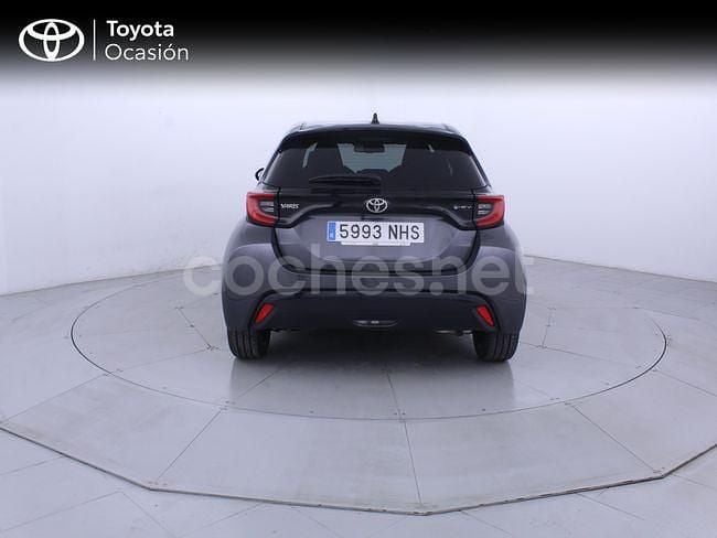 Nuevo Toyota Yaris Hybrid Style 116 CV (85 kW) 2025 Gris / plata Berlina