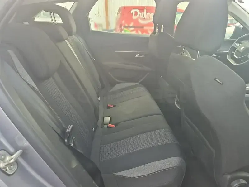 Usado Peugeot 3008 Active 130 CV (95 kW) 2023 Gris / plata SUV
