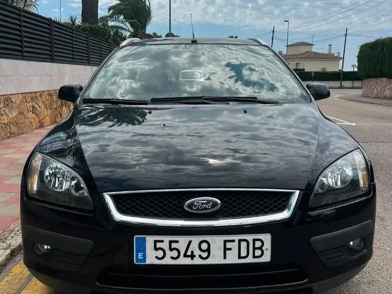 Usado Ford Focus Ghia 136 CV (100 kW) 2007 Negro Familiar