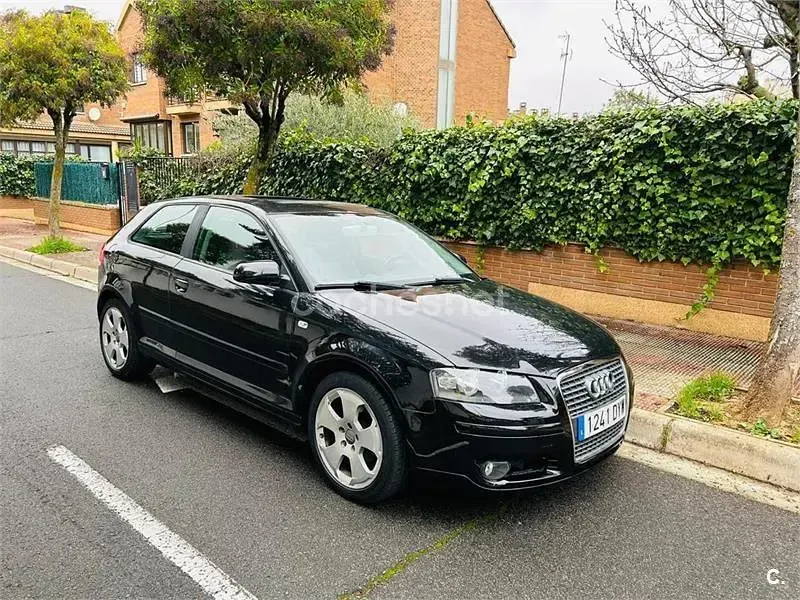 Usado Audi A3 Ambition 102 CV (75 kW) 2006 Negro Utilitario