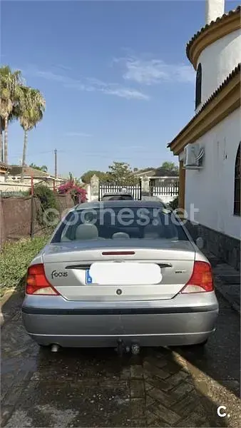 Usado Ford Focus Ambiente 100 CV (73 kW) 2003 Gris / plata Familiar