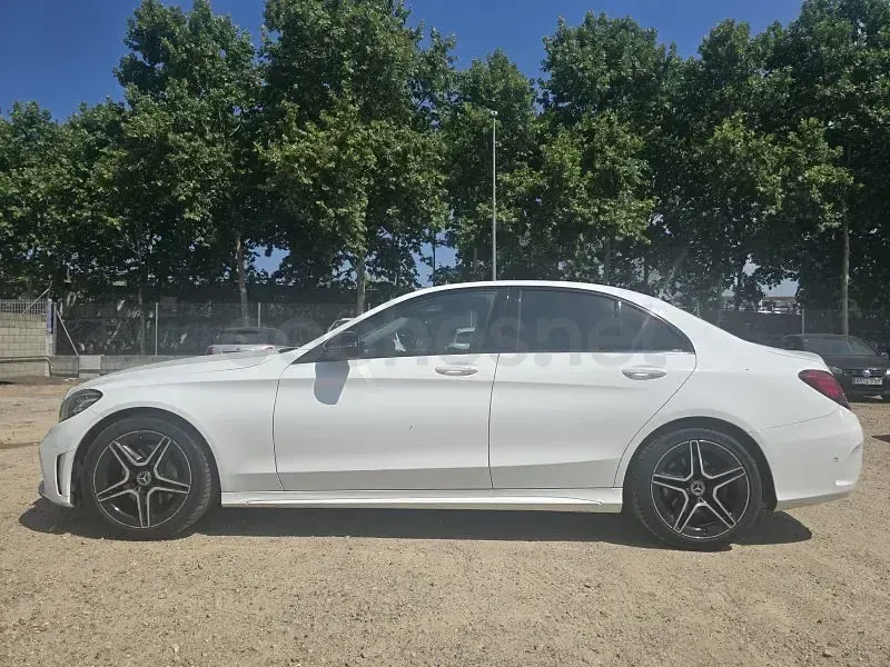 Usado Mercedes C200 160 CV (117 kW) 2020 Negro Berlina