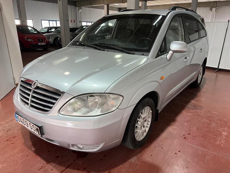 Usado SsangYong Rodius Limited 165 CV (121 kW) 2009 Gris Monovolumen