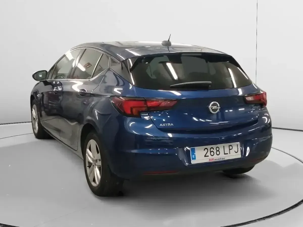 Usado Opel Astra GS Line 110 CV (80 kW) 2021 Azul Berlina