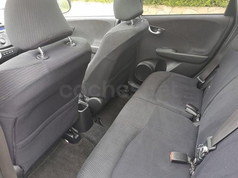 Usado Honda Jazz Elegance 98 CV (72 kW) 2012 Gris / plata Utilitario