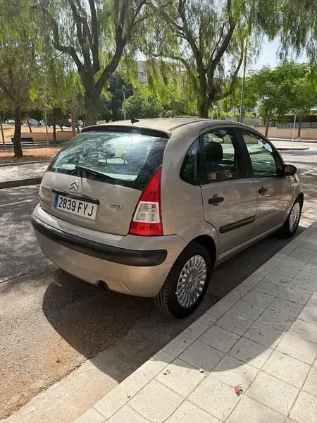 Usado Citroën C3 92 CV (67 kW) 2007 Beige Berlina