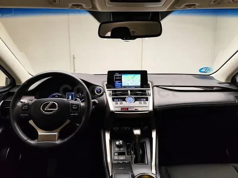 Usado Lexus NX300h Business Edition 197 CV (144 kW) 2018 Gris / plata SUV