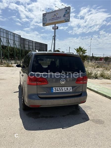 Usado VW Touran Advance 105 CV (77 kW) 2010 Gris / plata Monovolumen