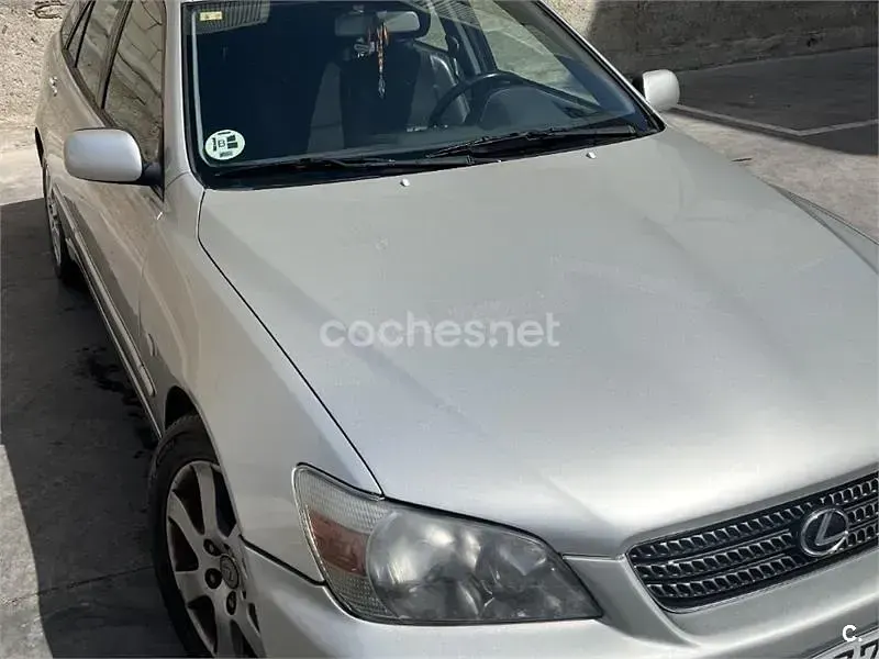 Usado Lexus IS200 Luxury Line 155 CV (114 kW) 2004 Blanco Familiar