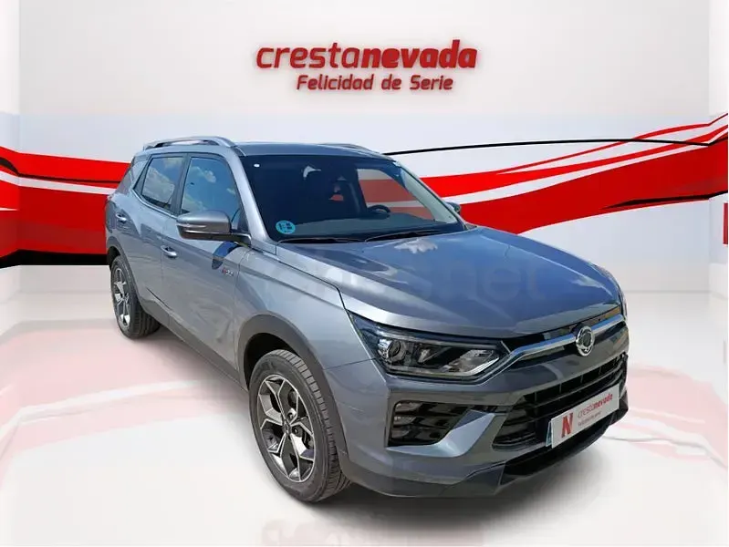 Usado SsangYong Korando 149 CV (109 kW) 2024 Gris / plata SUV