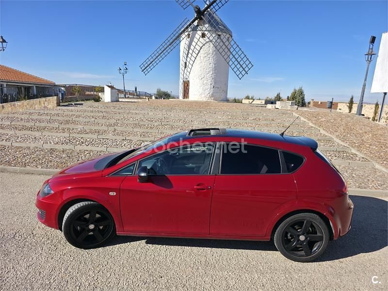 Rojo Usado 2010 Seat Leon Sport Berlina | 5500 € (Caro) - Imagen 1/4