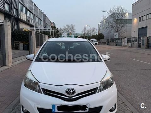 Usado Toyota Yaris Active 90 CV (66 kW) 2014 Blanco Utilitario