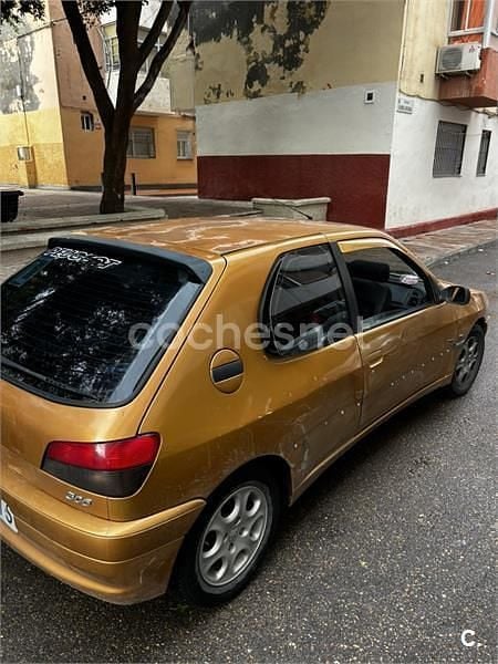Usado Peugeot 306 90 CV (66 kW) 1998 Naranja Berlina
