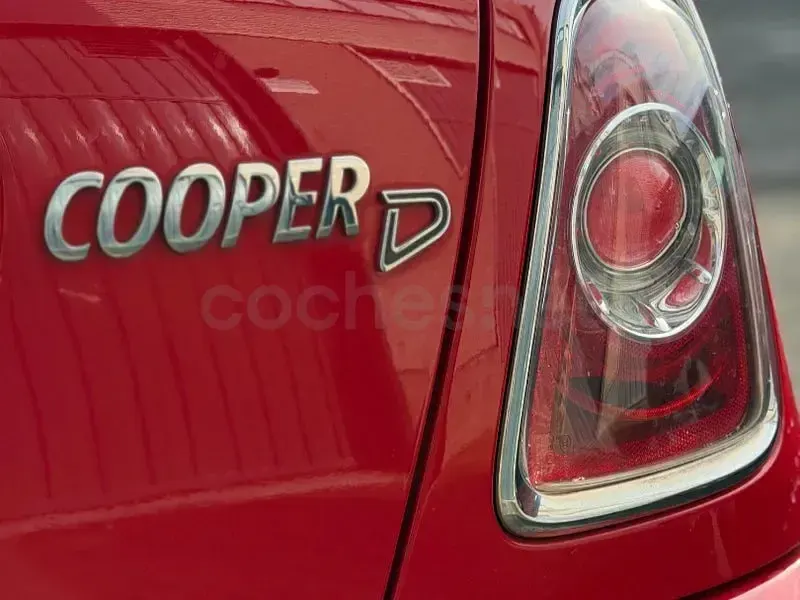 Usado Mini Cooper D 112 CV (82 kW) 2013 Rojo Utilitario