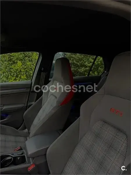 Usado VW Golf VIII GTI 245 CV (180 kW) 2023 Gris / plata Berlina