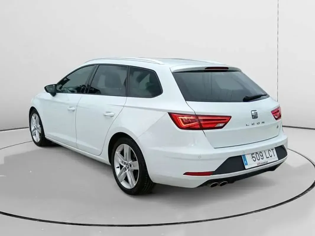 Usado Seat Leon ST FR 150 CV (110 kW) 2019 Blanco Familiar