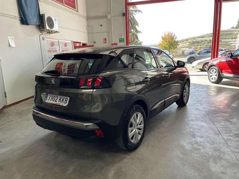 Usado Peugeot 3008 Allure 131 CV (96 kW) 2018 Verde SUV