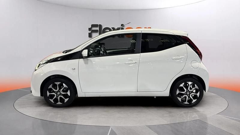Begagnad Toyota Aygo X-play 72 HK (52 kW) 2021 Vit Halvkombi